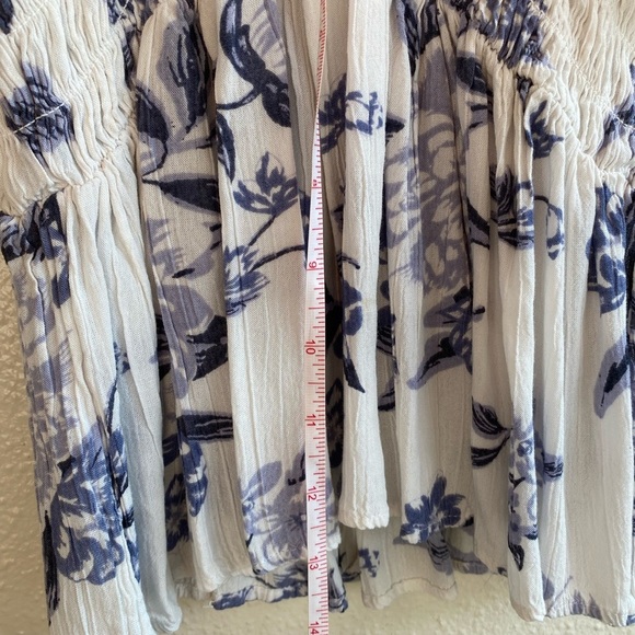 Angie Blue and White Floral V-Neck Blouse - Picture 3 of 5